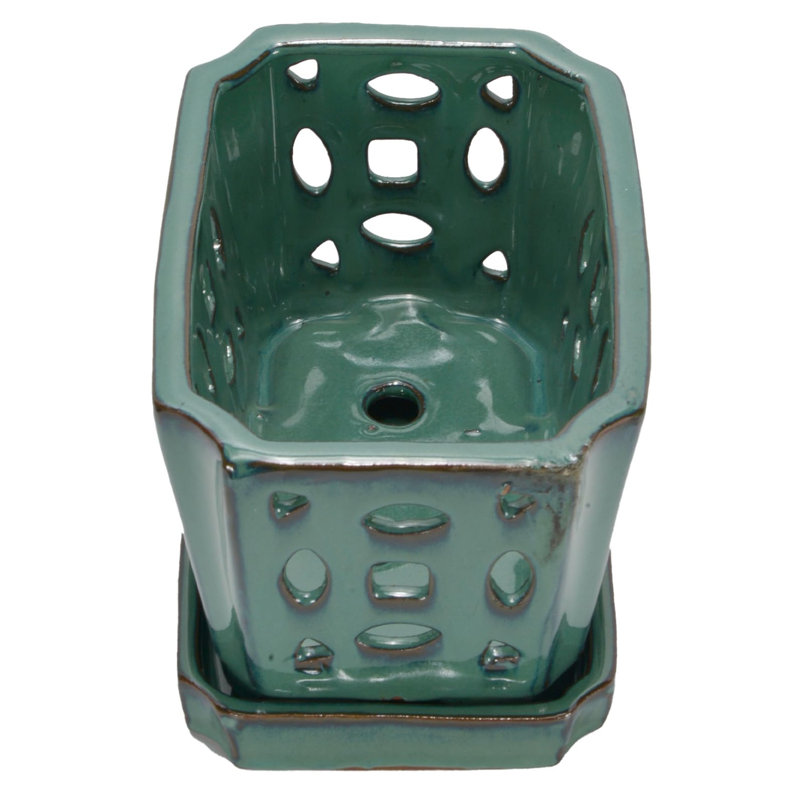 W&W drainage holes detail highlighting effective water escape for healthier roots