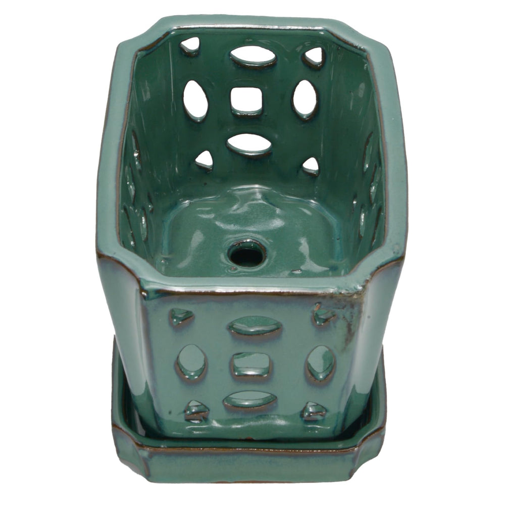 W&W drainage holes detail highlighting effective water escape for healthier roots
