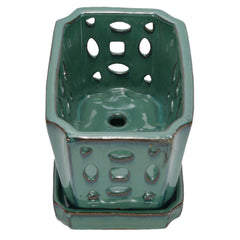 W&W drainage holes detail highlighting effective water escape for healthier roots