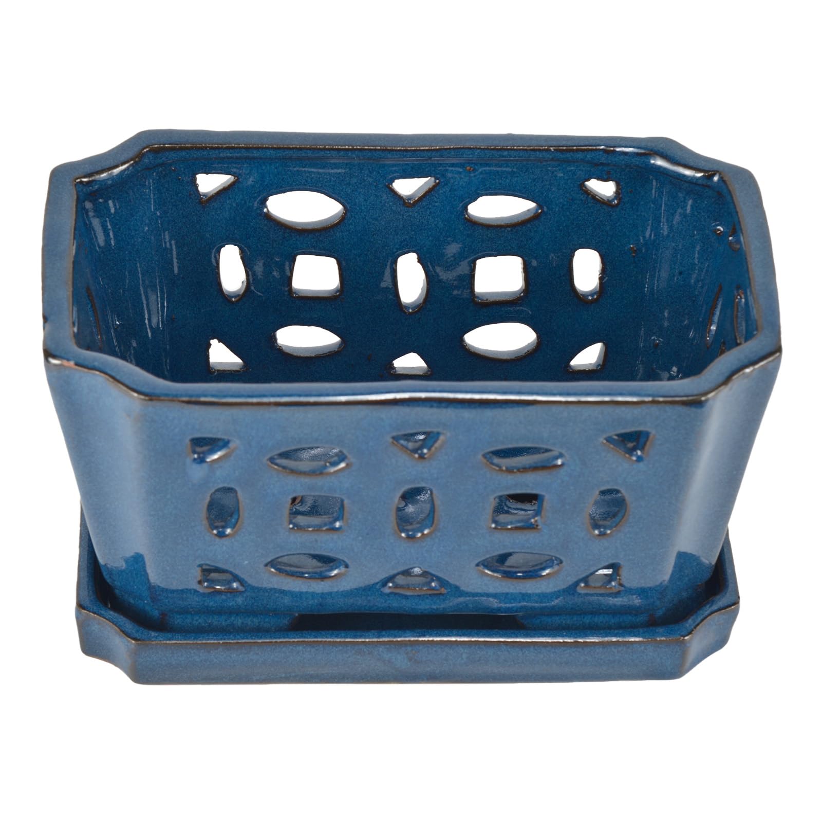 W&W pot and matching saucer staged to prevent spills and catch runoff