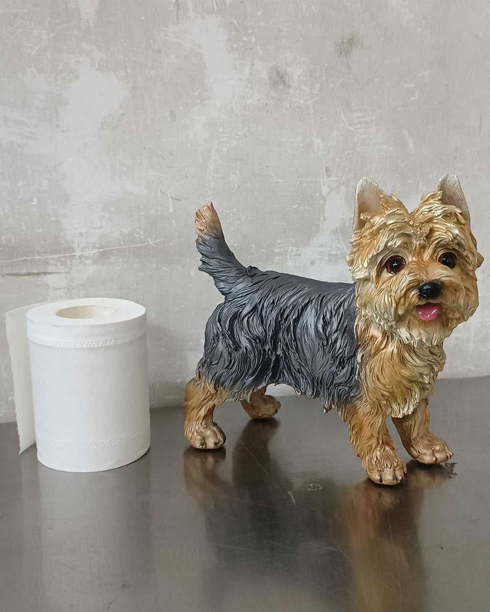 WANLIAN Yorkie close-up texture of painted finish ensuring color depth