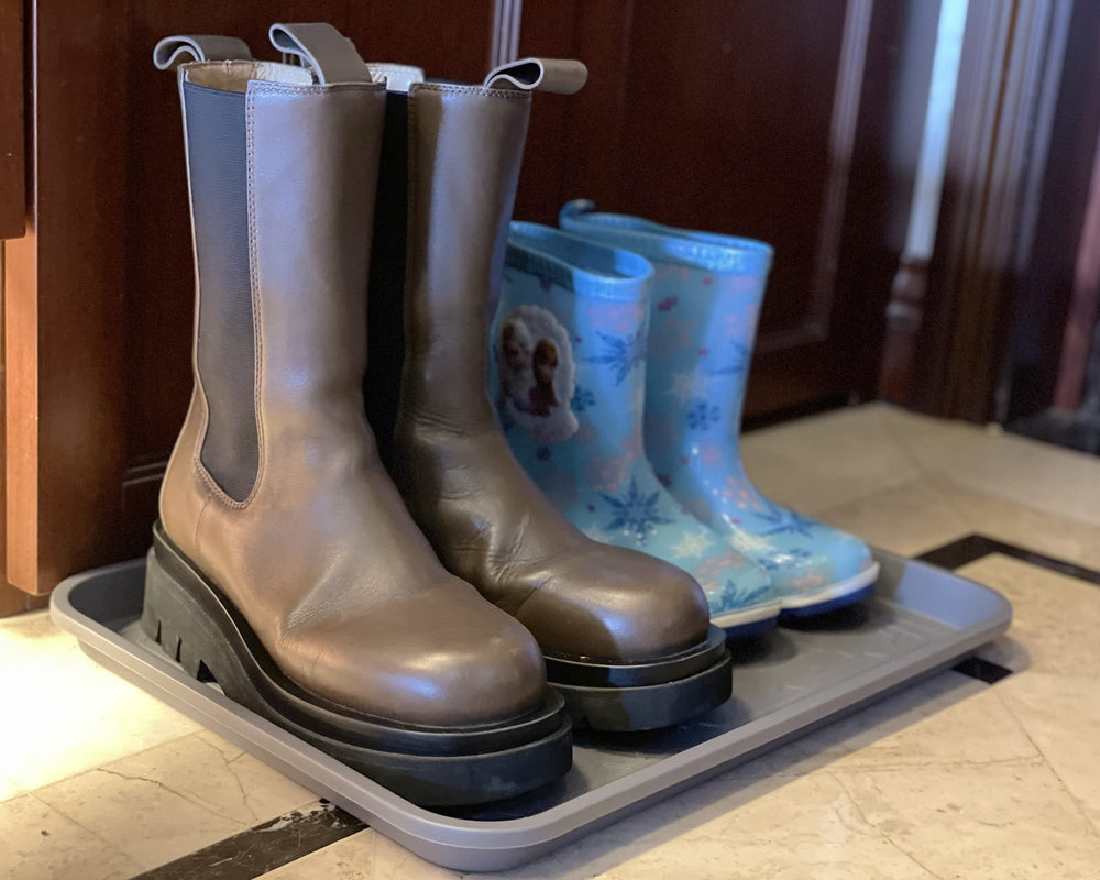 WATANIYA PET tray in car trunk protecting vehicle liner from mud and water