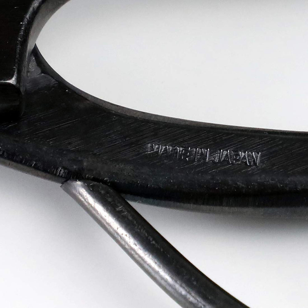 Wazakura Hanafubuki beside ruler for scale showing 180mm length and proportion benefit