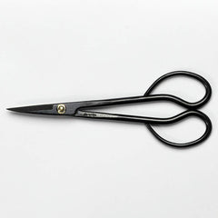 Wazakura in use trimming inner bonsai shoots demonstrating access and accuracy
