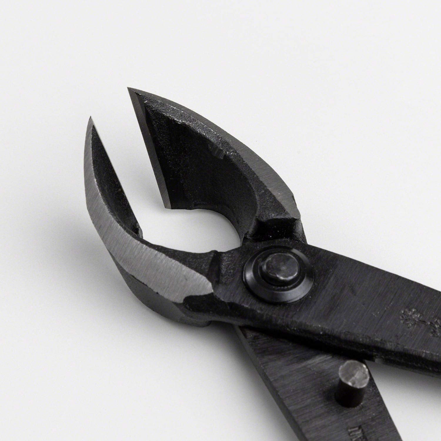 Wazakura side profile highlighting handle shape for comfortable grip