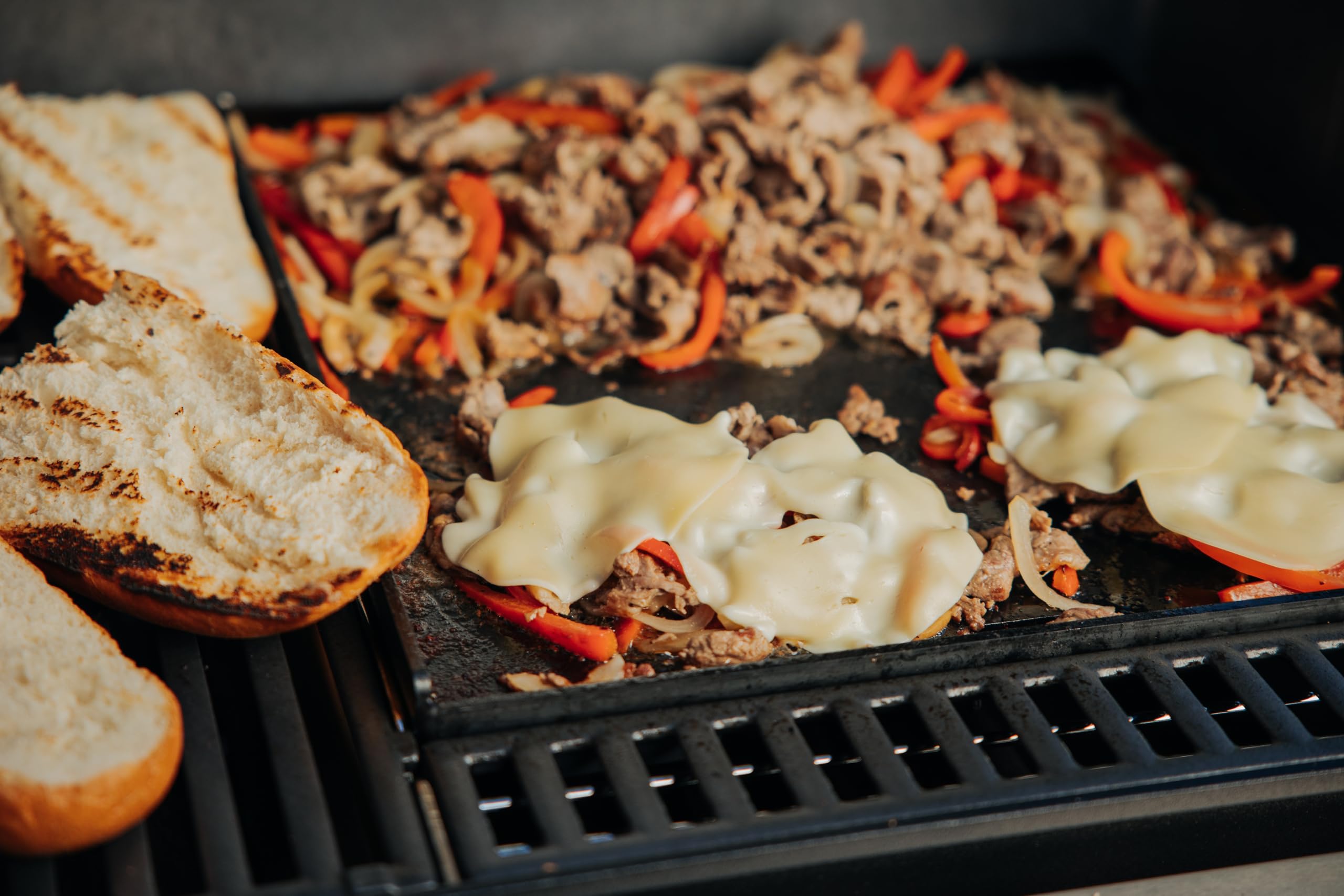 Weber Crafted griddle edge label and frame alignment for secure fit benefit