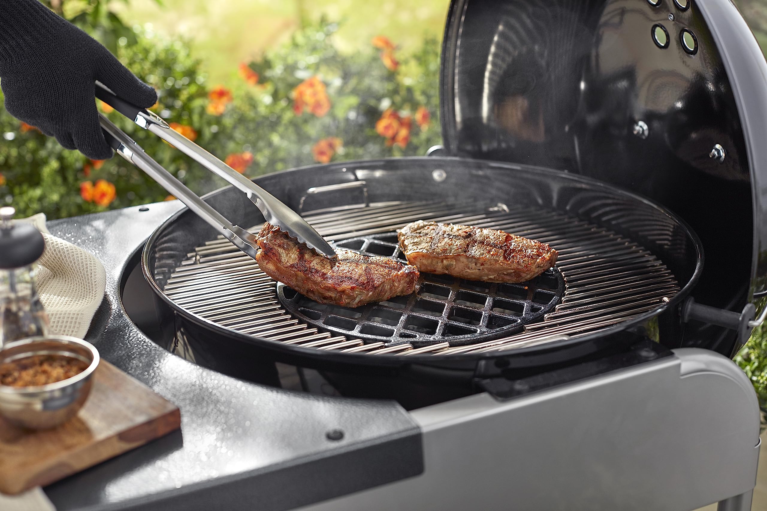 Weber sear grate installed in a 22.5-inch charcoal grill concentrating heat for searing