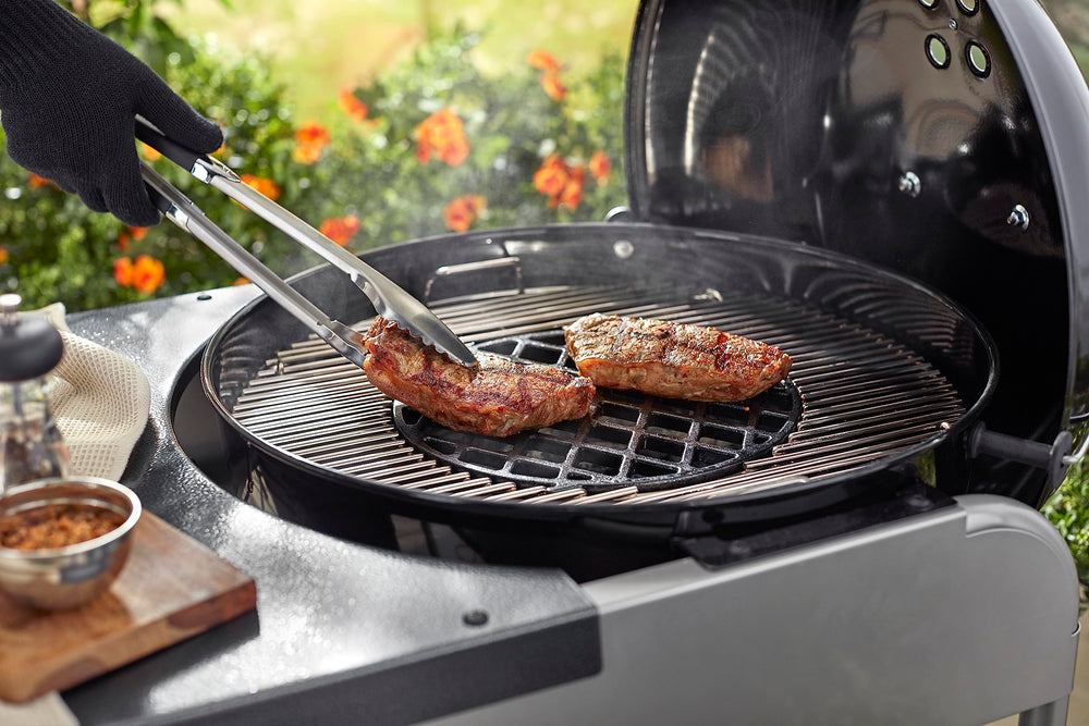 Weber sear grate installed in a 22.5-inch charcoal grill concentrating heat for searing