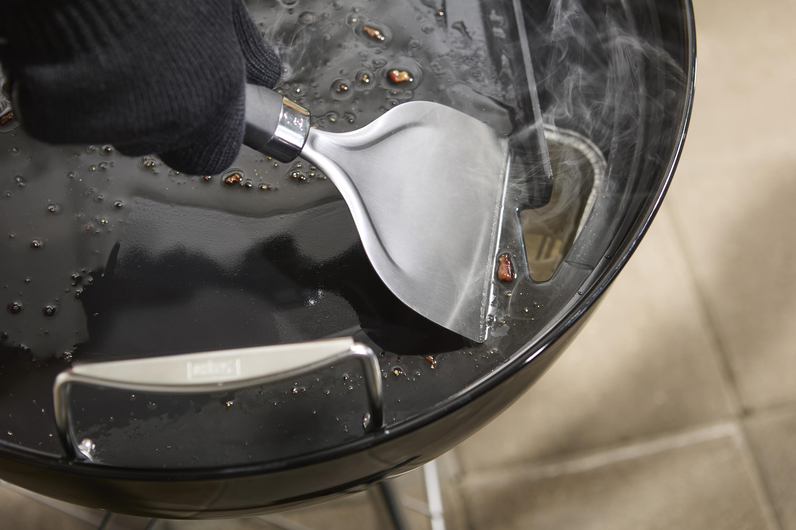 Weber griddle handles and rear grease slot detail for safe removal and clean cooking