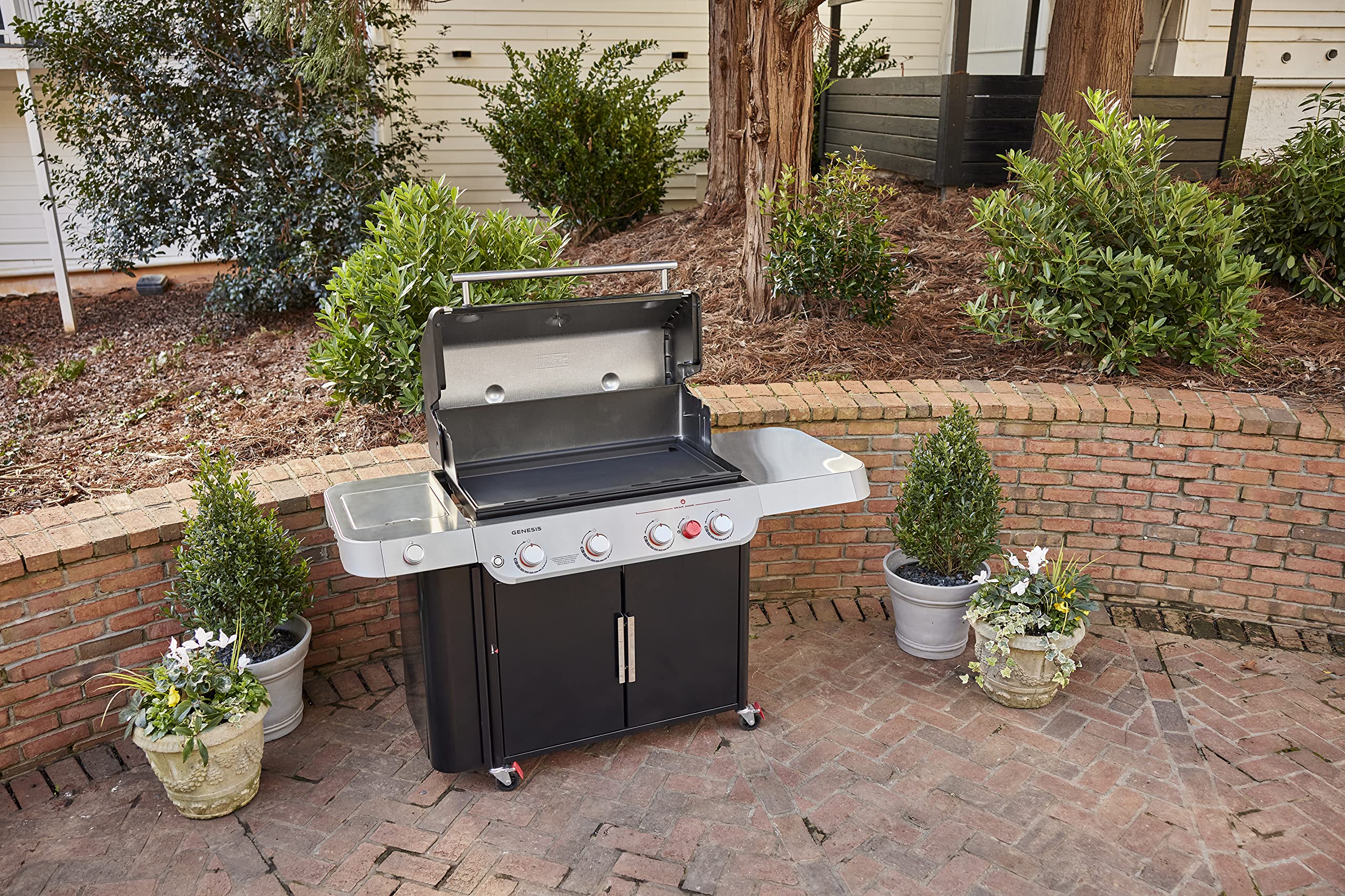 Weber griddle with storage bag and accessories protecting metal from elements