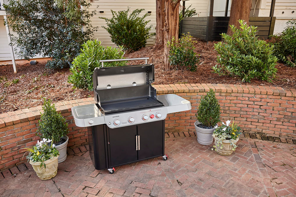 Weber griddle with storage bag and accessories protecting metal from elements