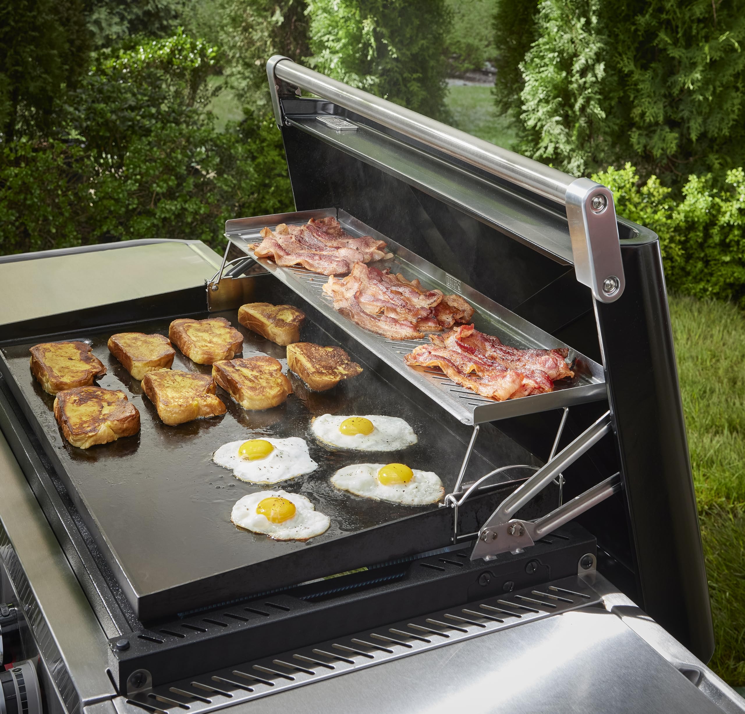 Weber warming rack holding a large food tray to keep scrambled eggs warm