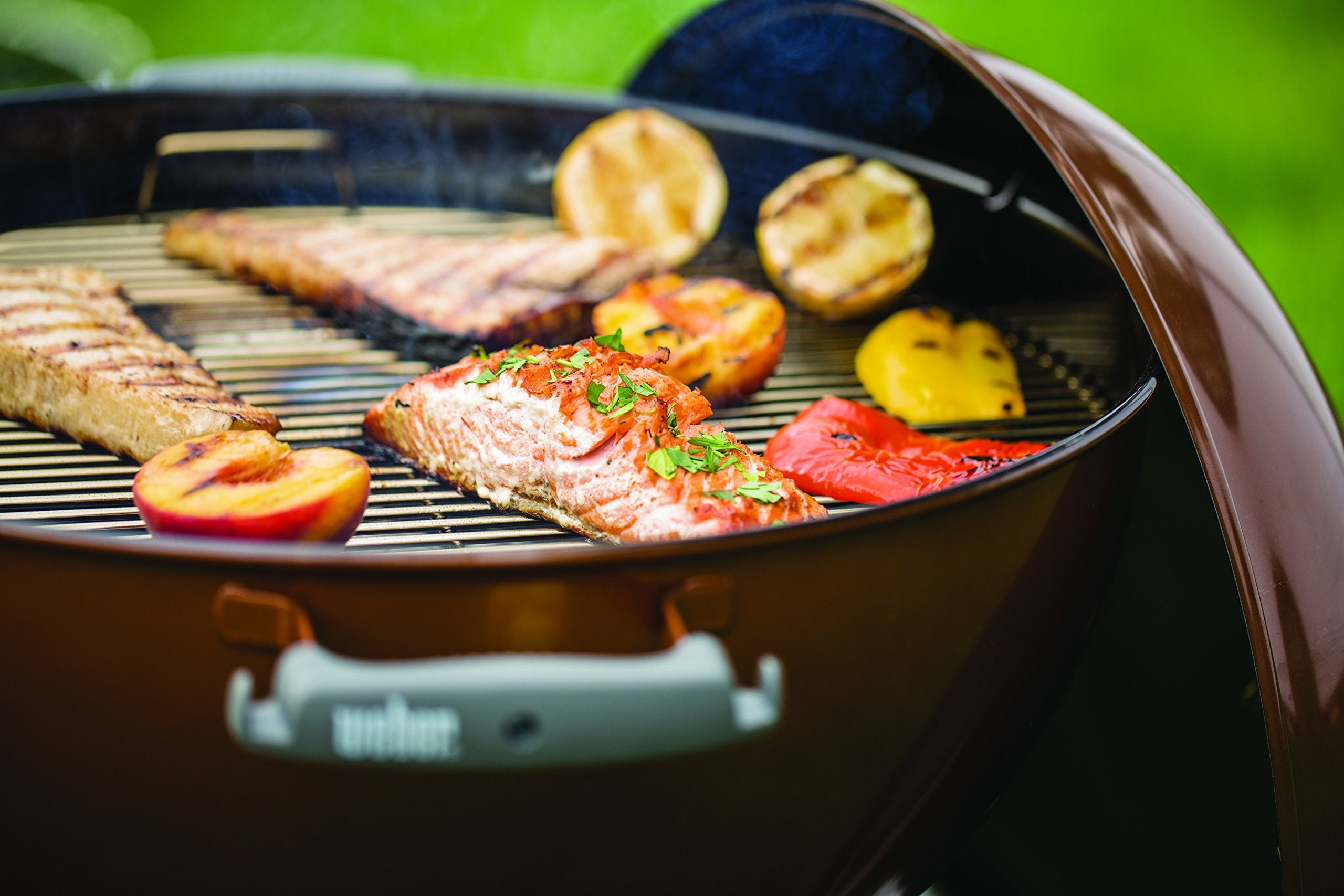 Weber kettle damper and lid thermometer showing precise temperature control