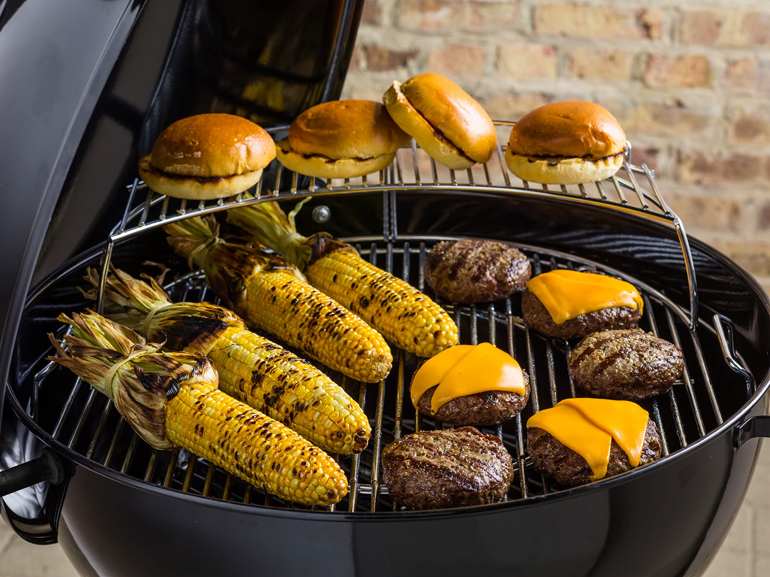 Weber Master-Touch Char-Baskets with arranged briquettes for controlled direct and indirect heat