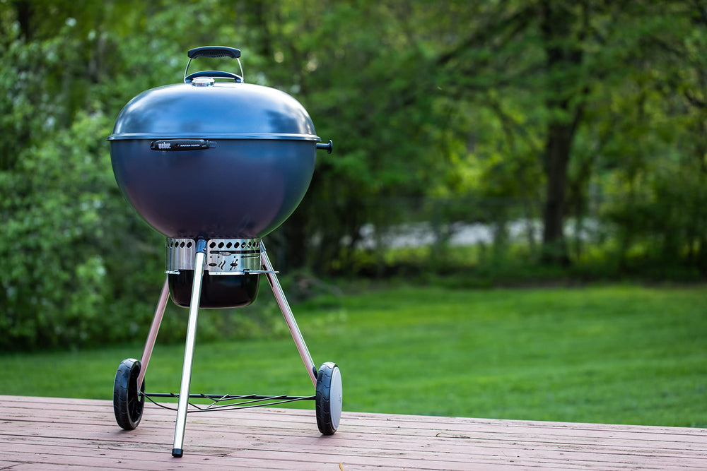 Weber Master-Touch porcelain-enameled finish close-up protecting against rust and retaining heat