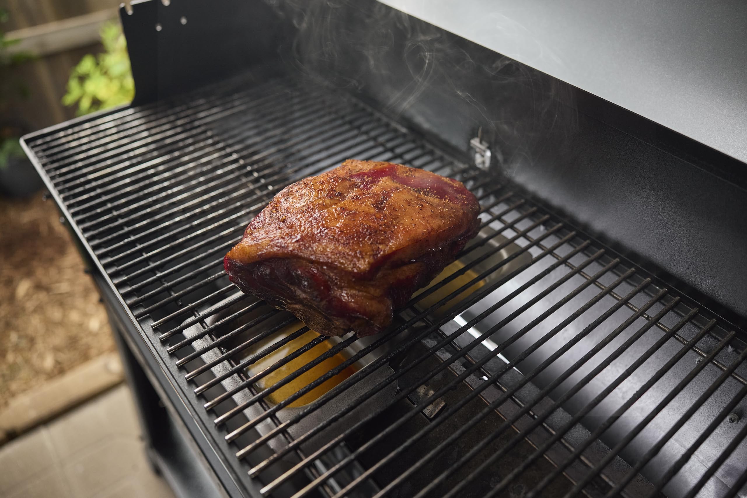Weber Searwood wet smoke pan installed on Flavorizer bar producing steam to keep meat juicy