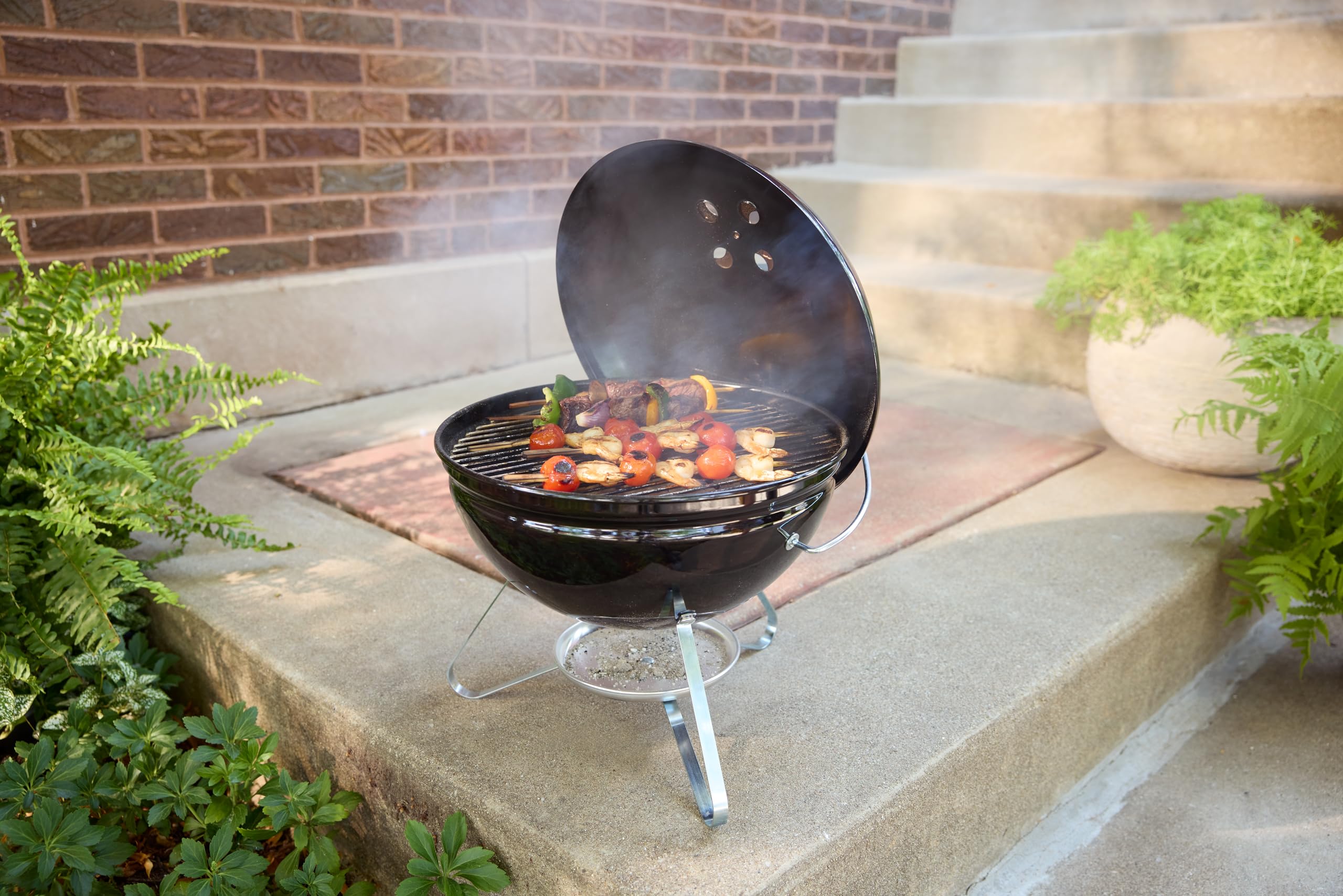 Weber Smokey Joe Tuck-N-Carry lid lock detail securing lid for safe carrying