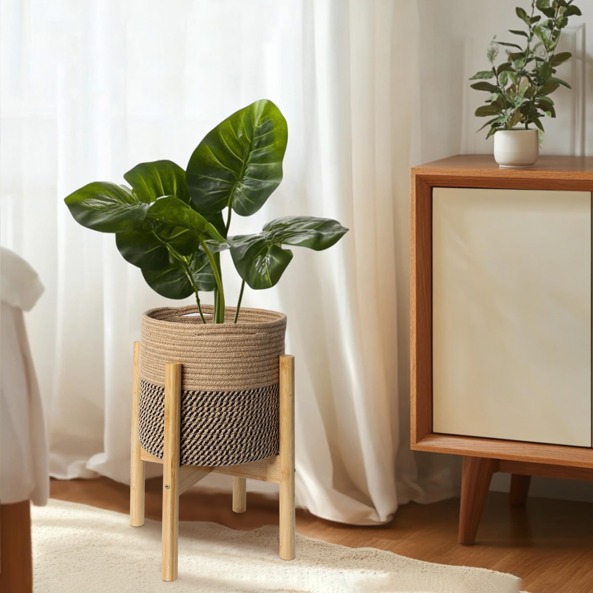 WILLITAT planter with a 10-inch pot to show fit and sizing for buyers