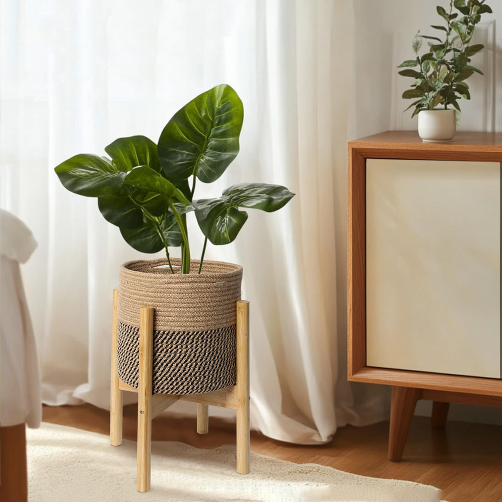 WILLITAT planter with a 10-inch pot to show fit and sizing for buyers