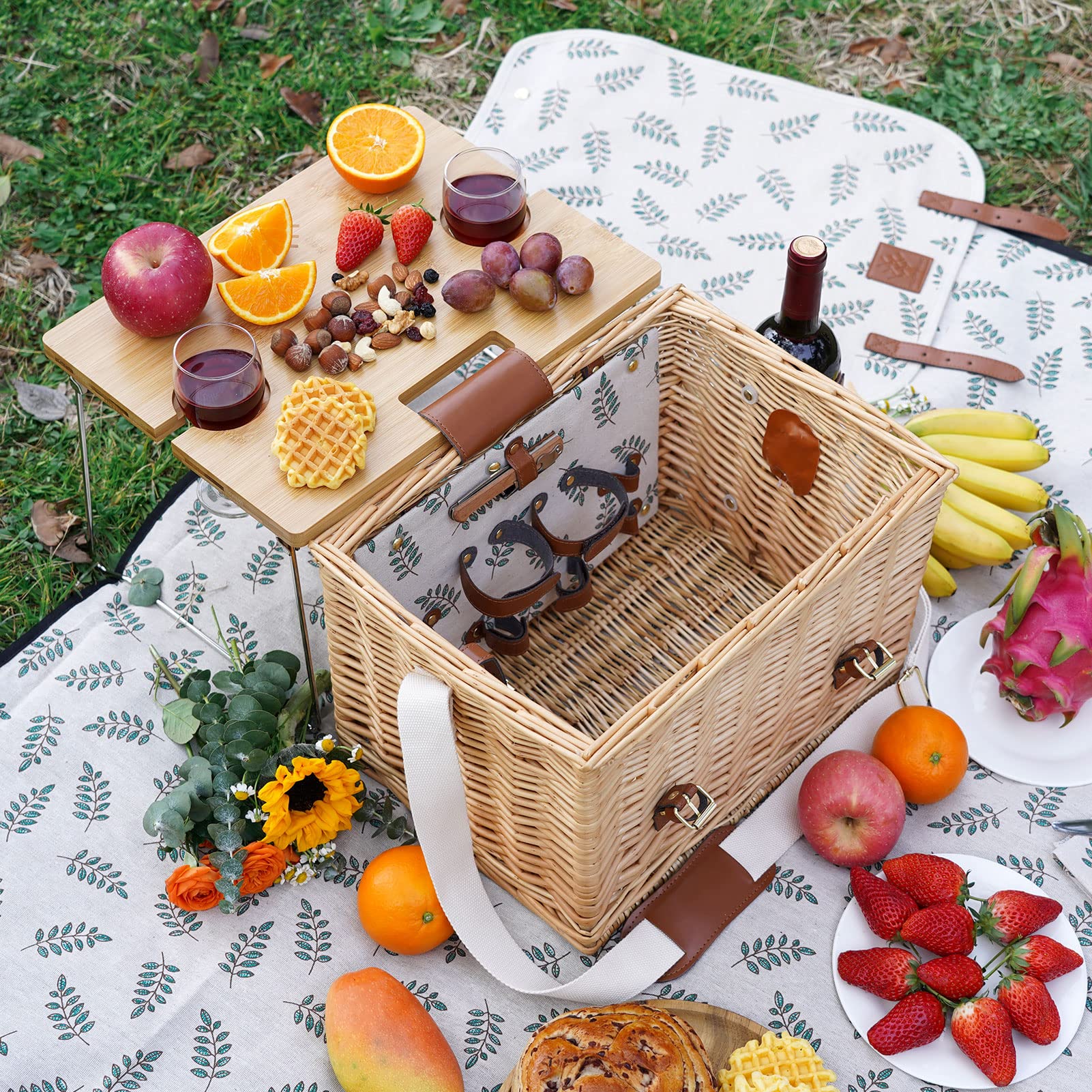 WILLOW WEAVE interior organized with bottle strap and secured utensils, safe transport