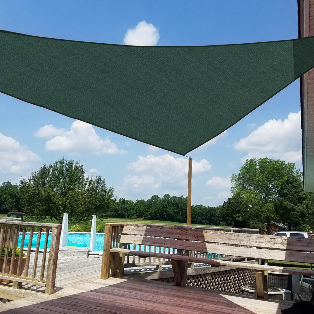 Windscreen4less curved tensioned profile displaying improved water runoff and firmness
