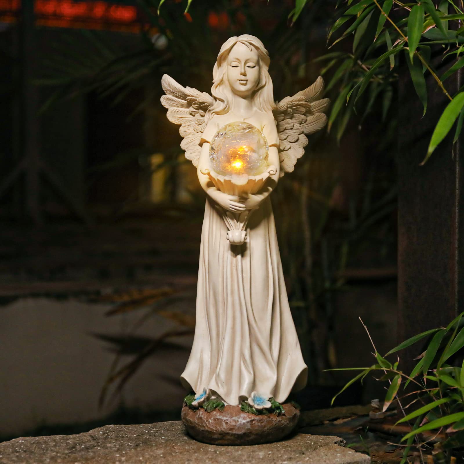 WONDER GARDEN solar panel on top of statue for efficient daytime charging benefit