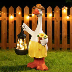 WONDHOME goose front view showing cheerful garden charm and welcoming look