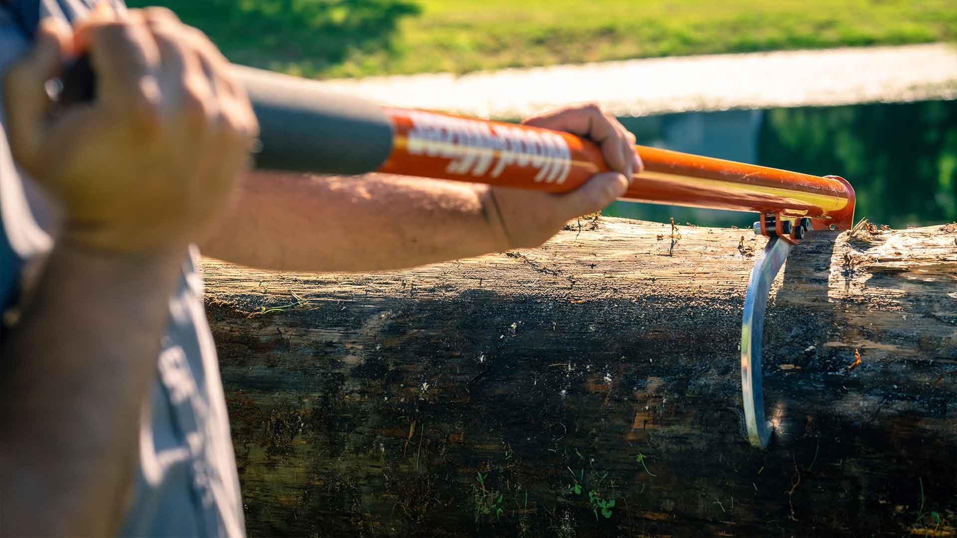 Wood‑Mizer angled side profile illustrating hook geometry and sturdy shaft