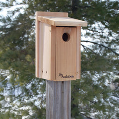 WoodLink Audubon cedar close-up of wood grain and joints, handcrafted quality for long life