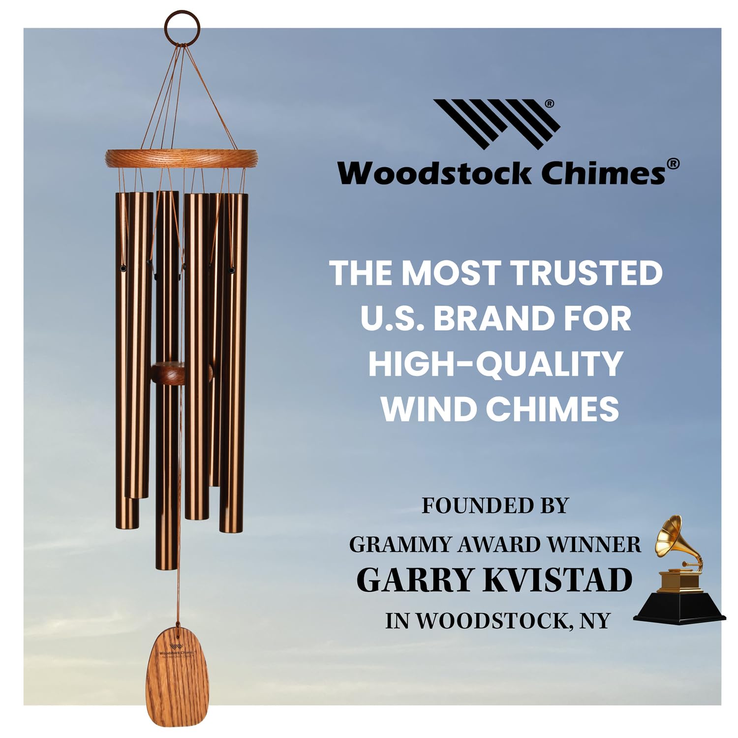 Woodstock Chimes en ambiente de atardecer creando sonido relajante al aire libre
