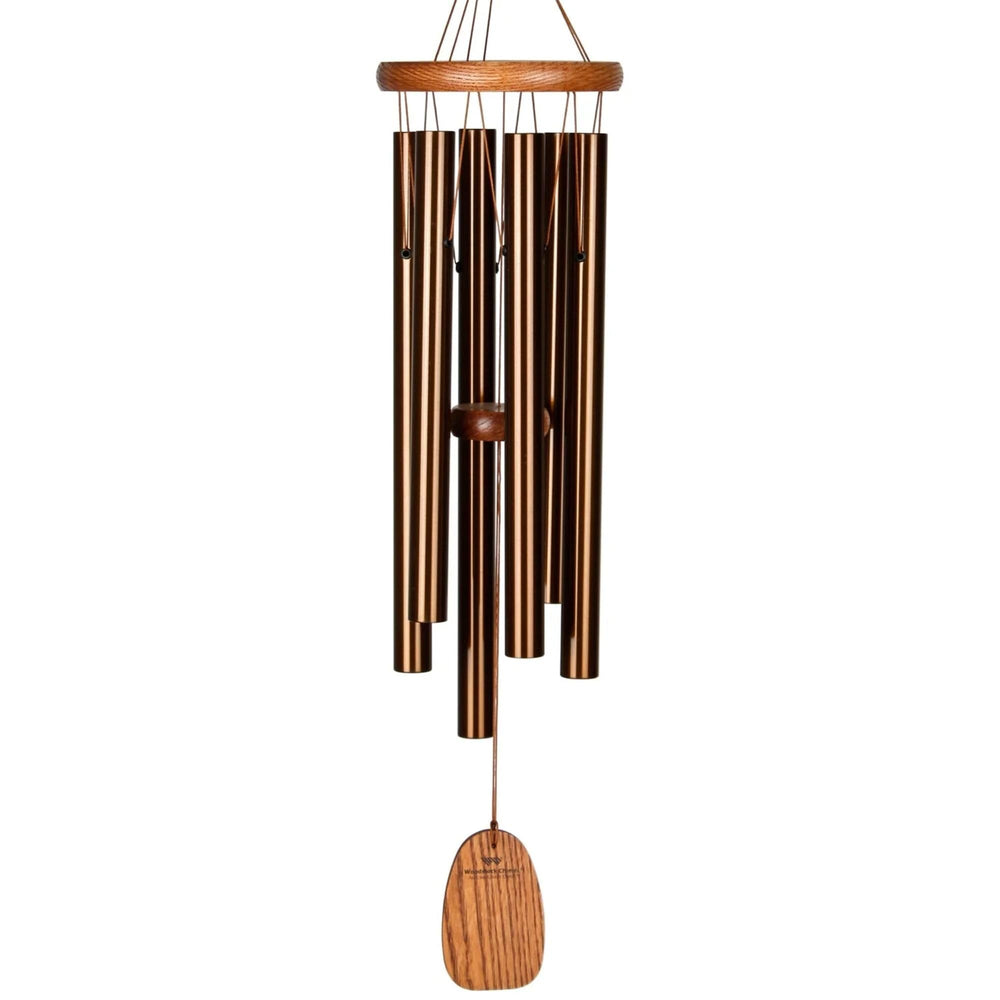Woodstock Chimes vista frontal mostrando tubos bronce y diseño elegante para sonido claro