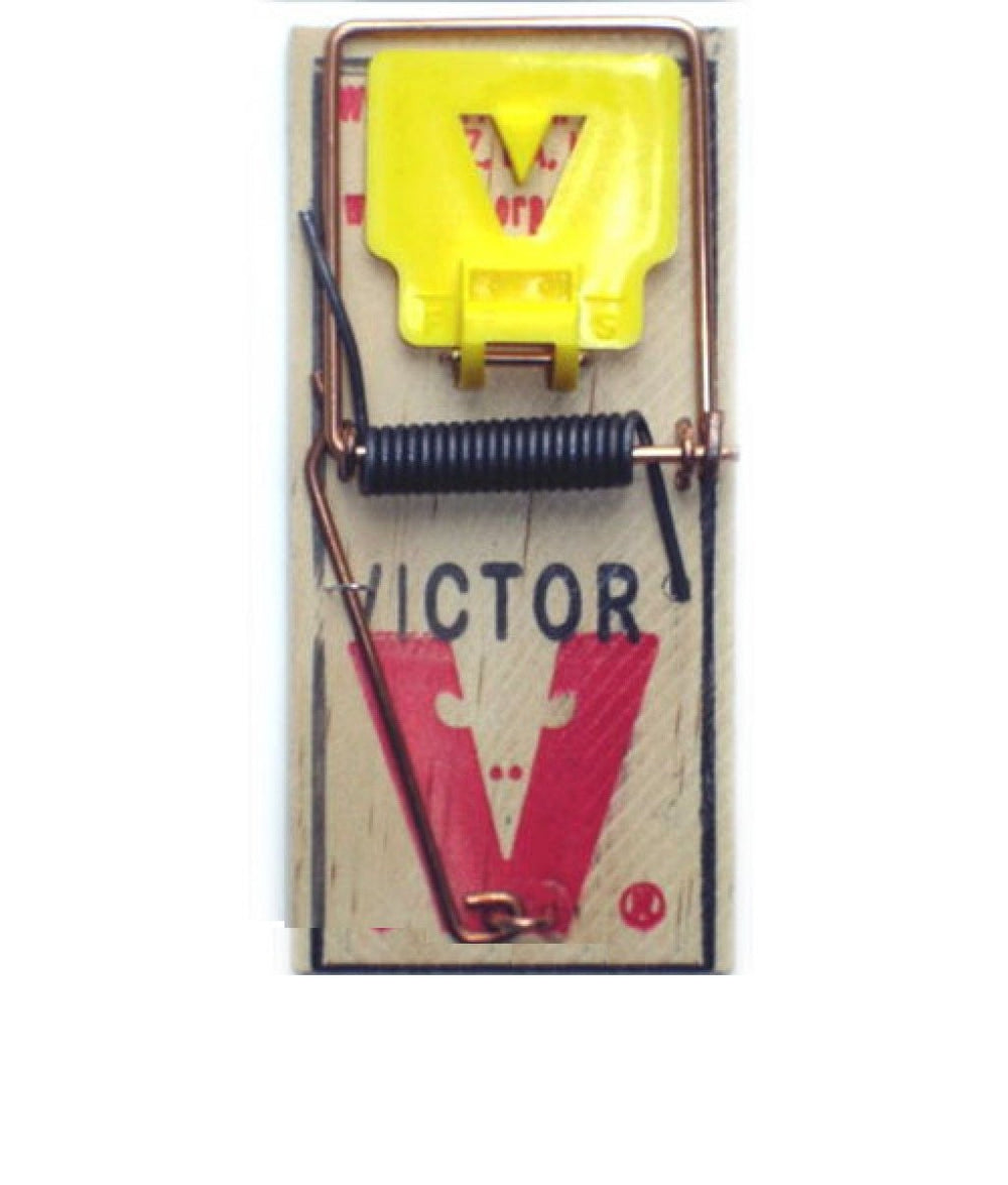 Woodstream Victor M325 front view showing trap and scent pedal for effective capture