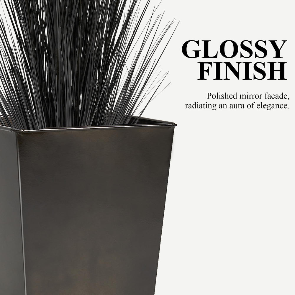 Worth glaze close-up highlights smooth finish for easy cleaning and shine