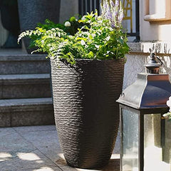 Worth Garden flat bottom detail showing stable placement benefit