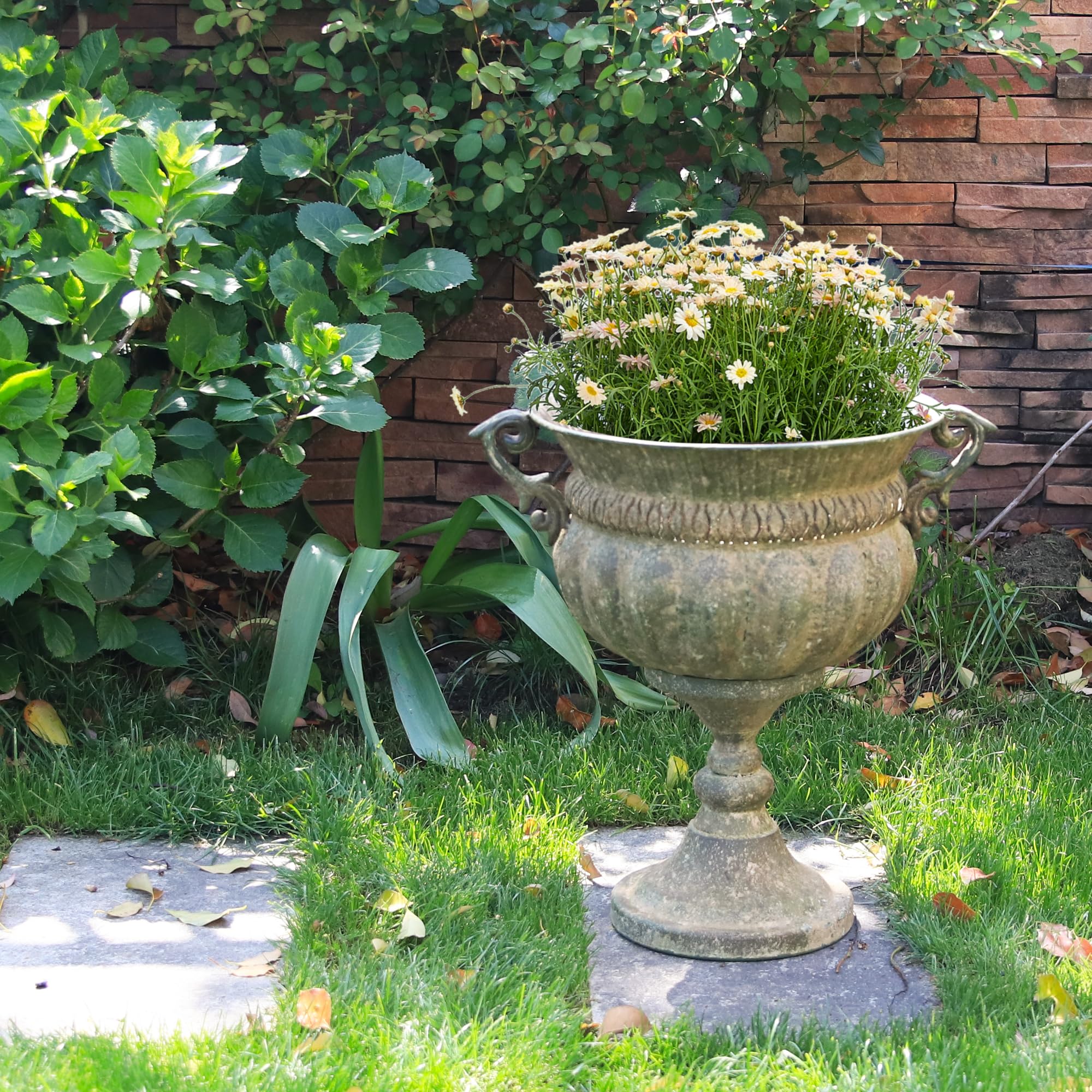 Worth urn base detail showing sturdy construction and stable footing