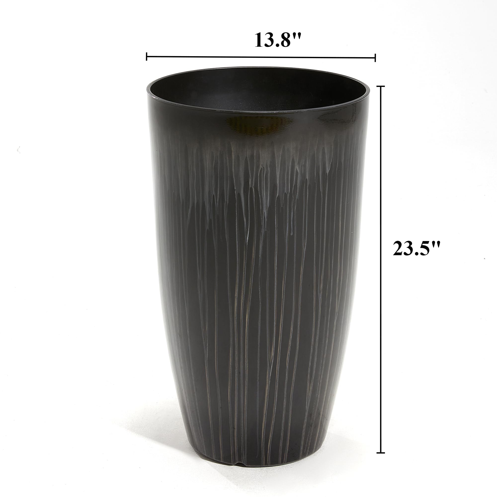 Worth on patio lifestyle image showing two planters enhancing outdoor seating