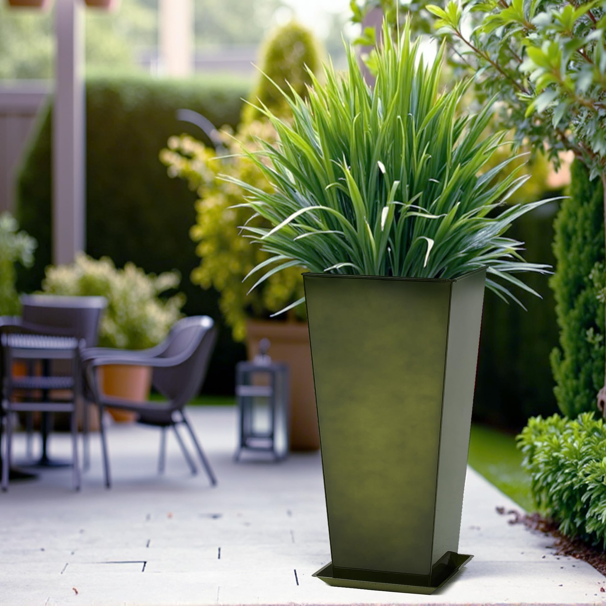 Worth side profile of tapered shape offering stable deep soil volume