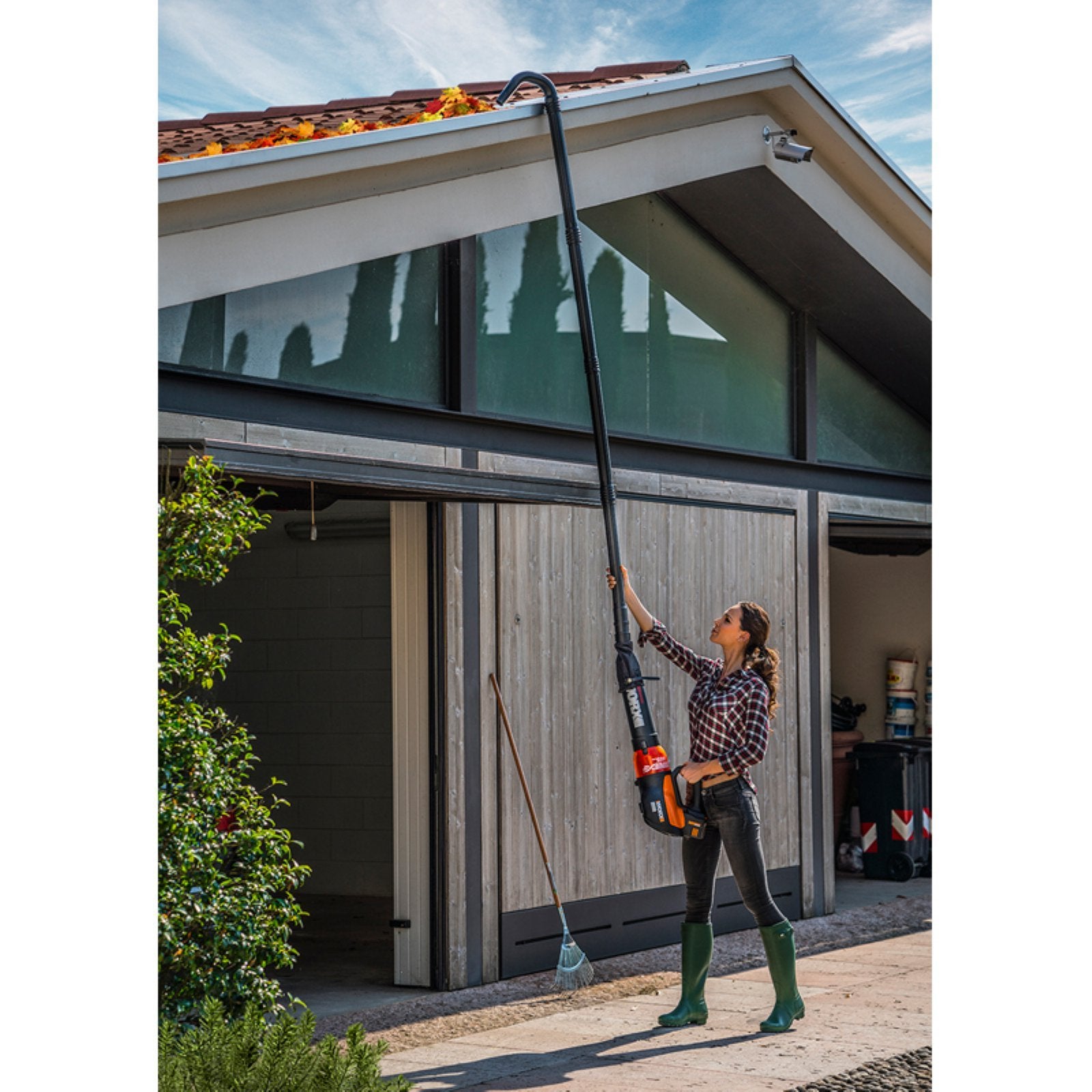 WORX close-up of 5-inch angled gutter nozzle for precise debris removal