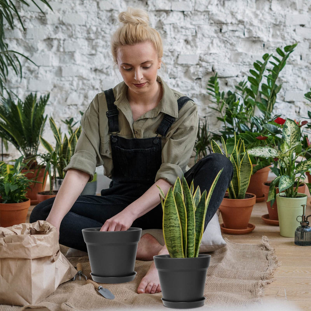 WOUSIWER matte finish texture highlighting durable, stylish planter surface