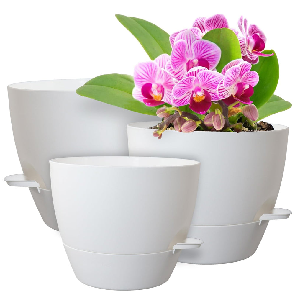 WSMKSZ front view of three white self-watering planters showing sleek profile and sizes