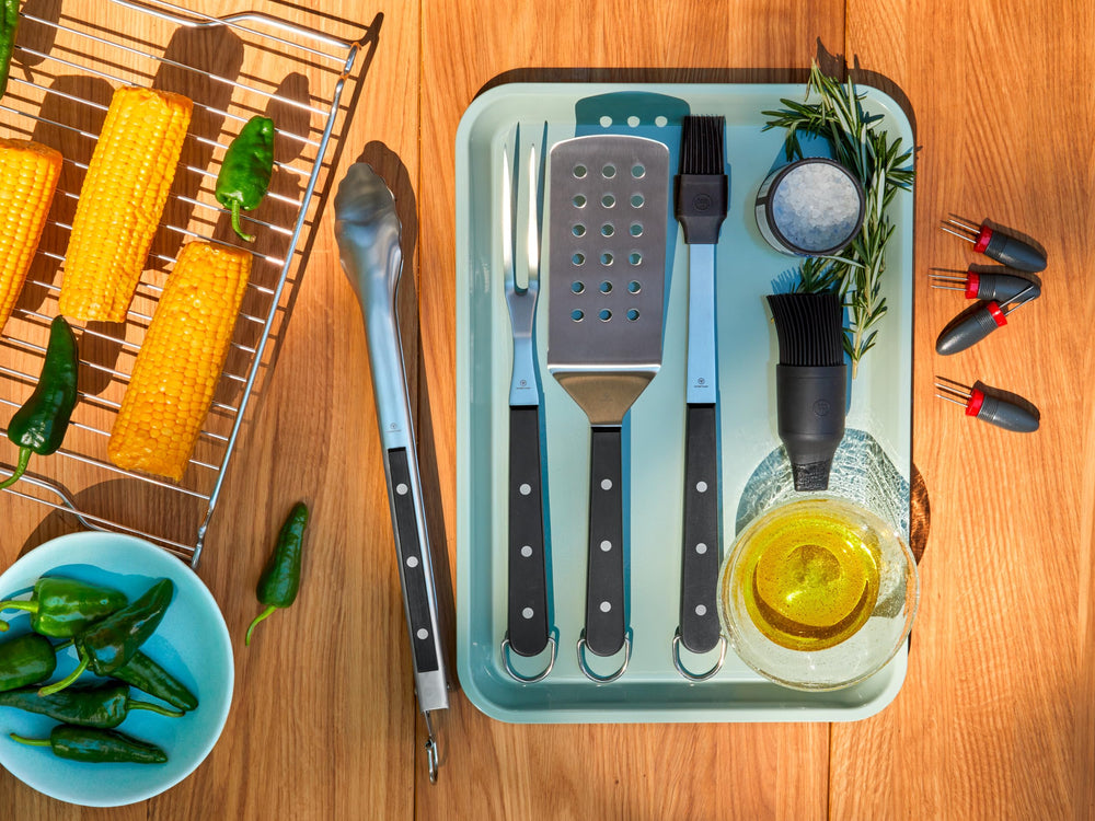 Wüsthof tools next to a hand showing size and ergonomic control