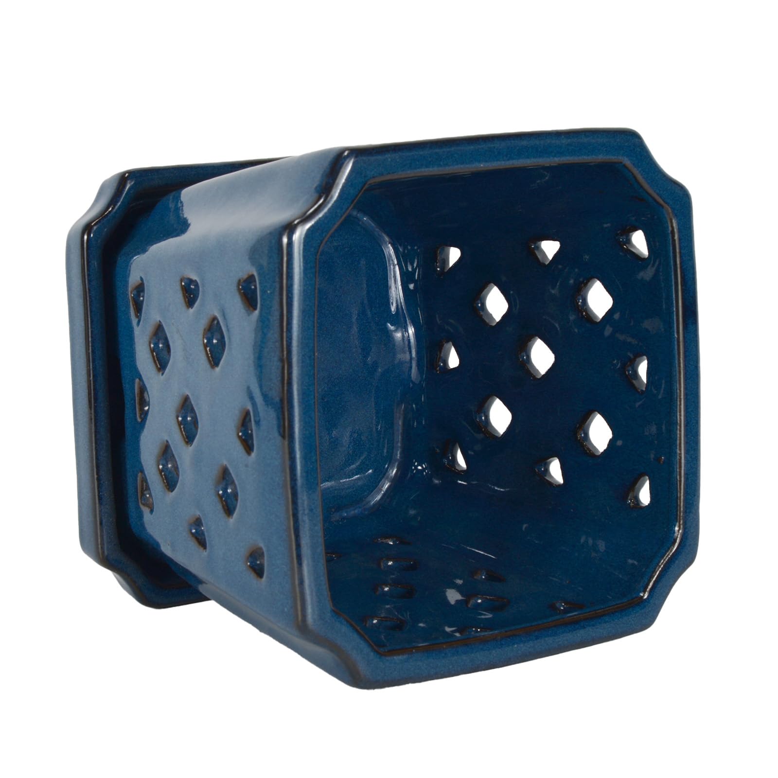 W&W matching saucer under pot capturing excess water to protect surfaces