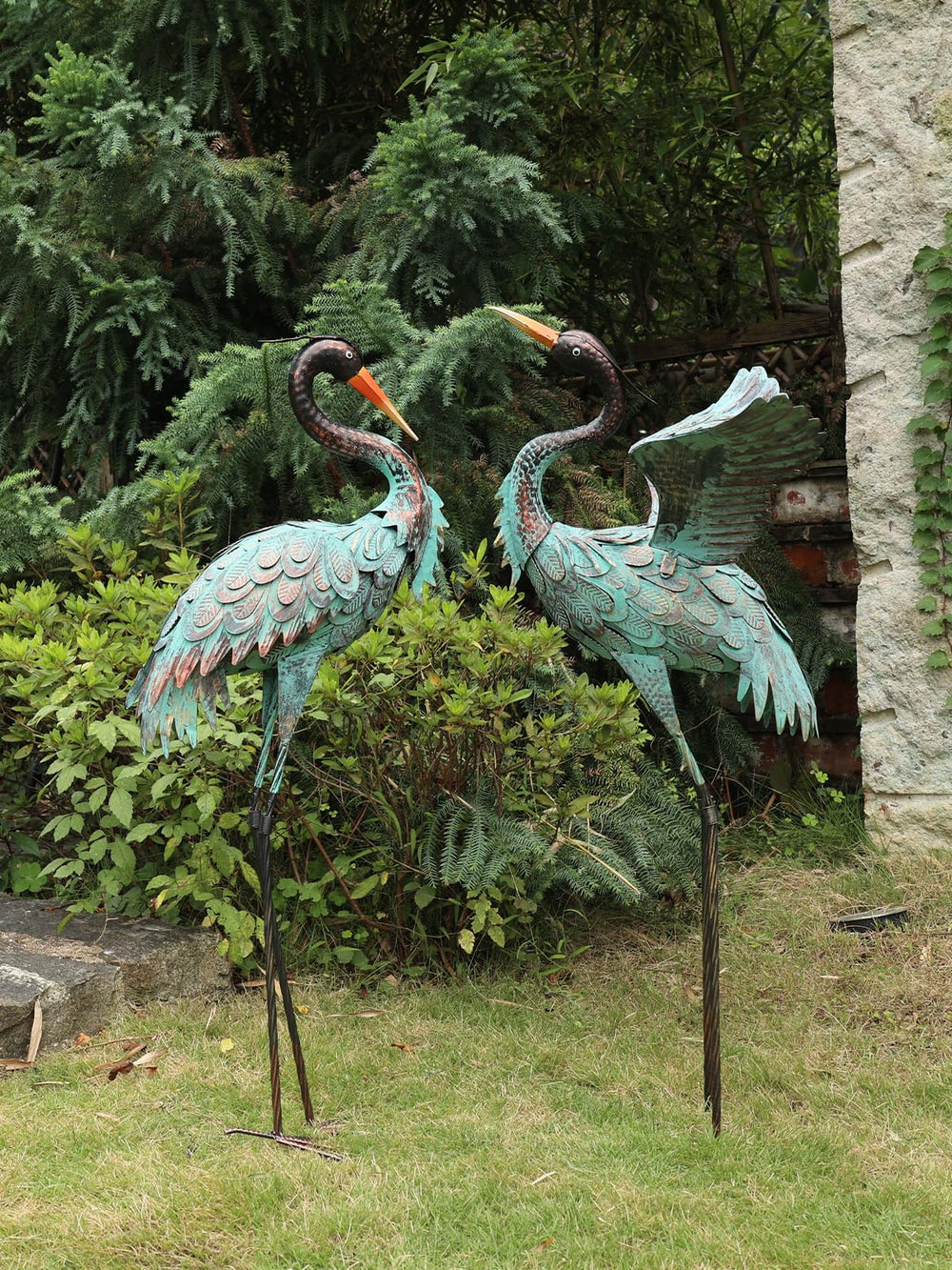 YEAHOME blue heron side profile highlighting realistic pose and yard presence