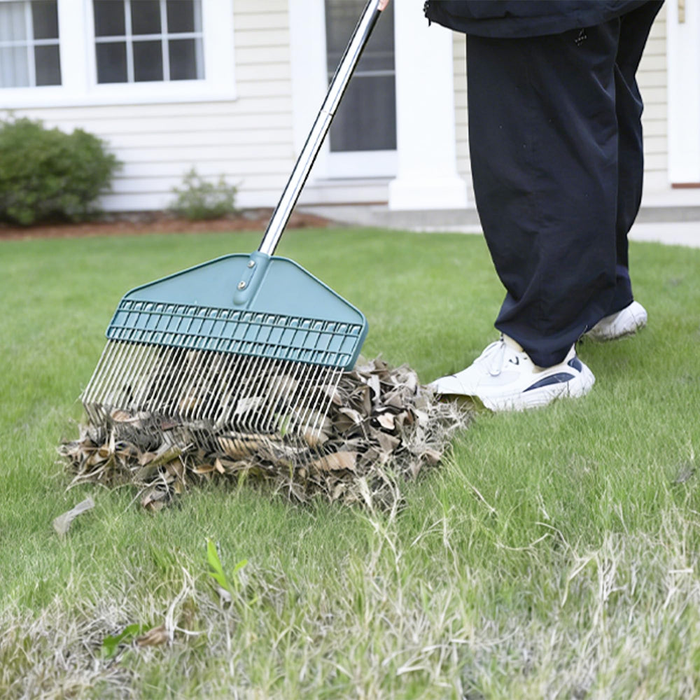 YEELOR closeup of 17-inch rake head showing wide coverage for efficient raking