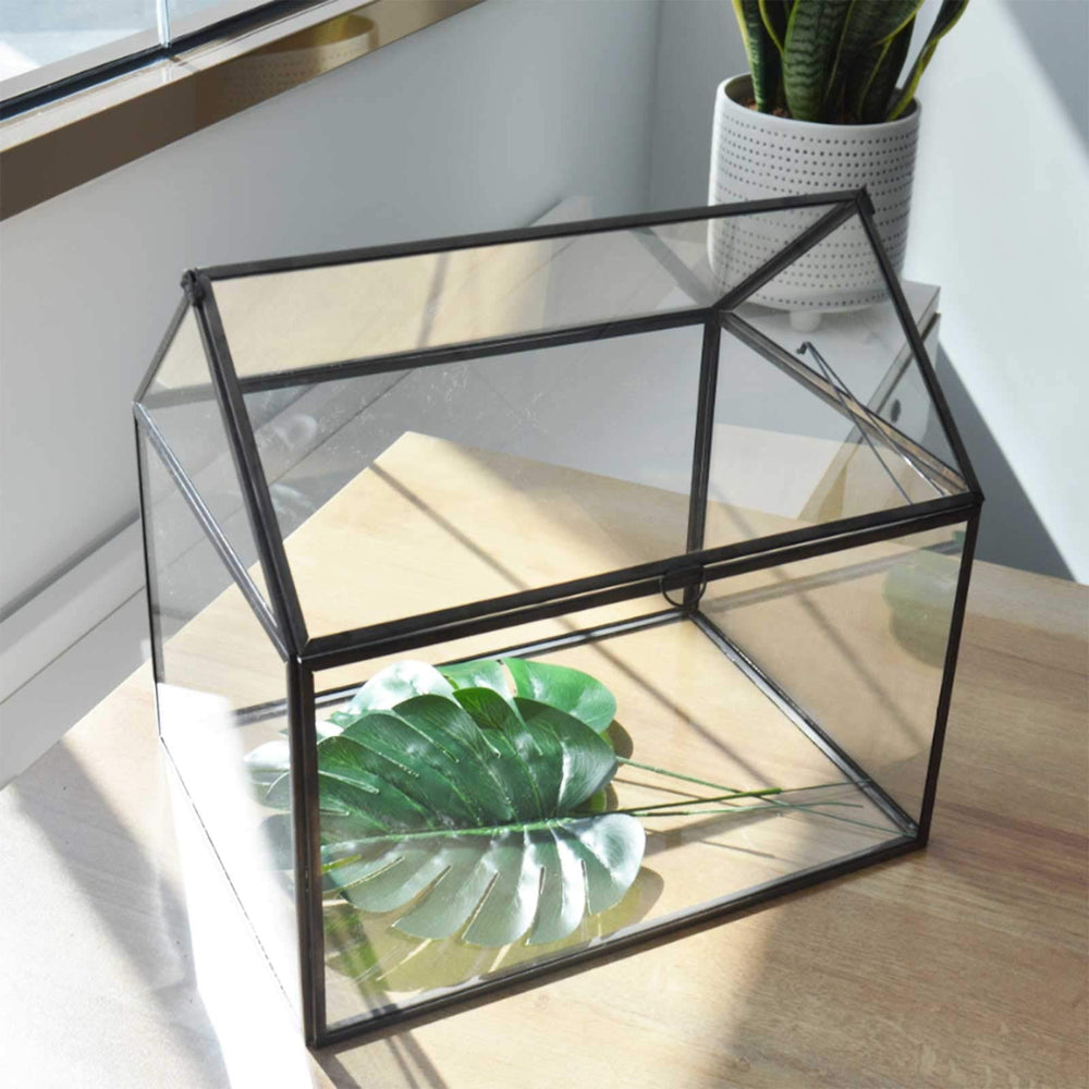 YIMORENCE V placed on an office desk as decor, adds greenery and calming atmosphere