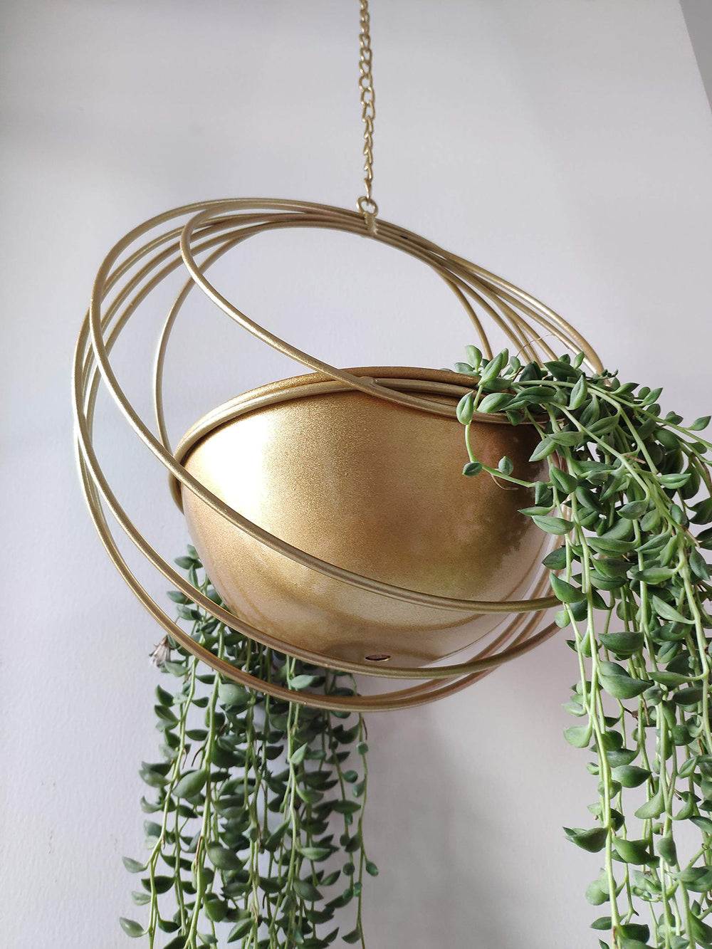 YISSEN RISEON chain and hook detail demonstrating secure hanging support benefit