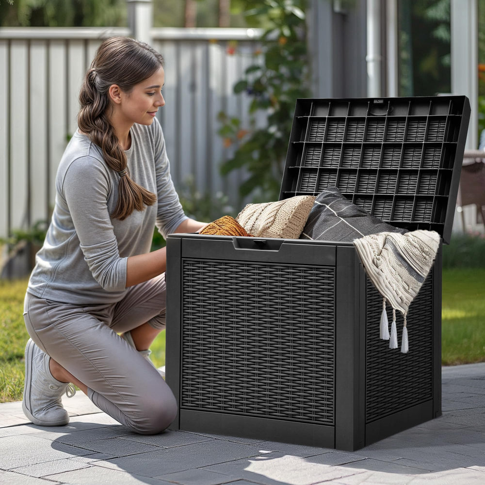 YITAHOME rattan-effect lid close-up showing textured style and durability benefit