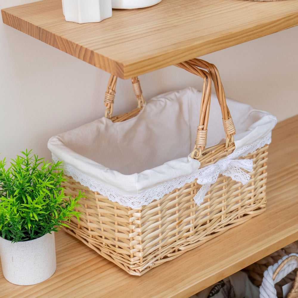 YRLSOTGE picnic scene with basket packed for two illustrating practical portability