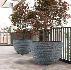 YUjieSTC under-pot demonstration with round planter centered for balanced weight distribution