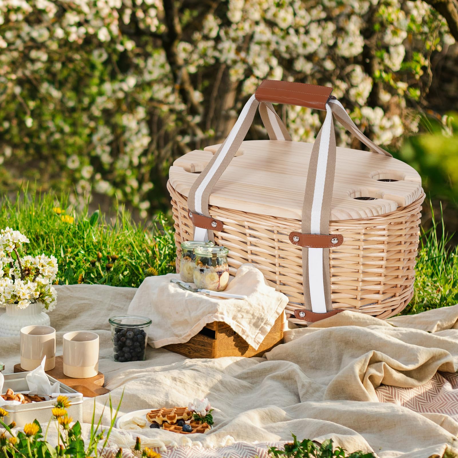 Zettfuly picnic set in a park lifestyle scene for easy outdoor entertaining